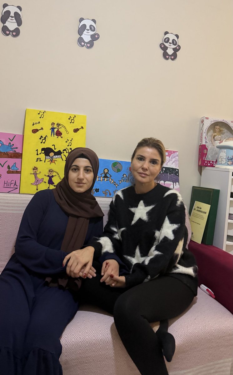 Gülben Ergen tweet media