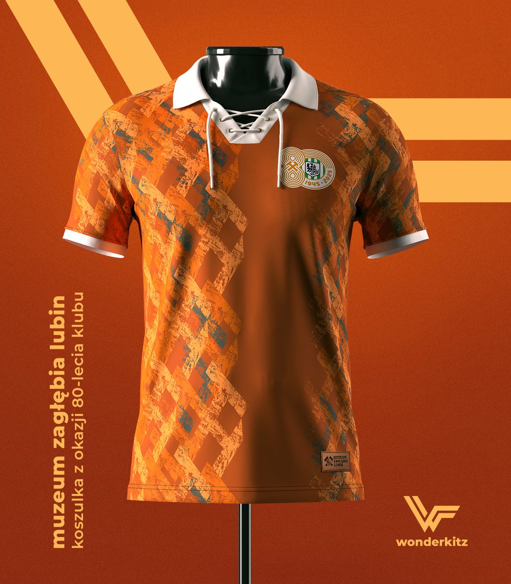 Z wielką dumą prezentujemy Wam dziś ostatni element kolekcji "80 lat Zagłębia Lubin", czyli okolicznościową koszulkę Retro. 

Za jej przygotowanie odpowiada jedna z najbardziej renomowanych i prestiżowych agencji projektowych na Polskim rynku <a href="/w_kitz/">wonderkitz</a>