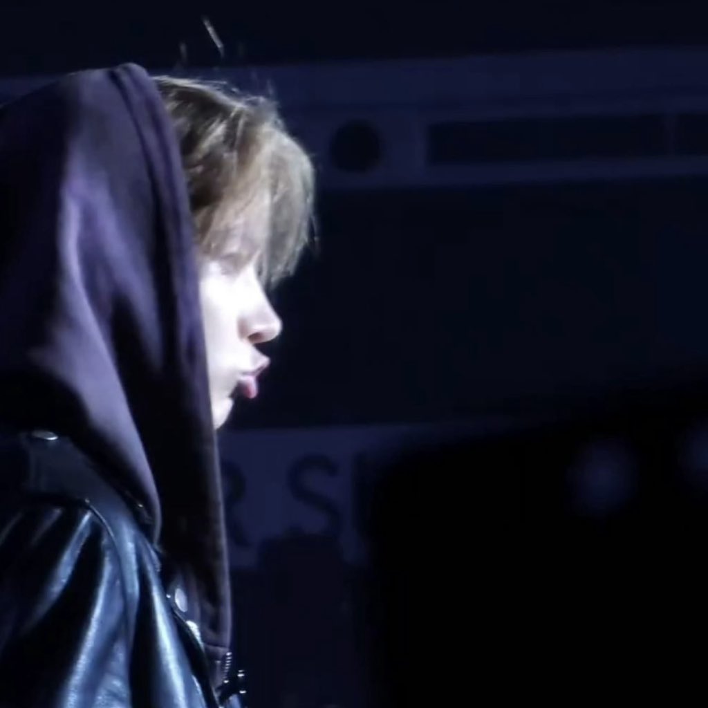 𝖤𝐒| tweet media