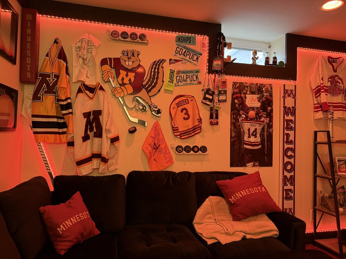 Gopher Puck Live 〽️ tweet media