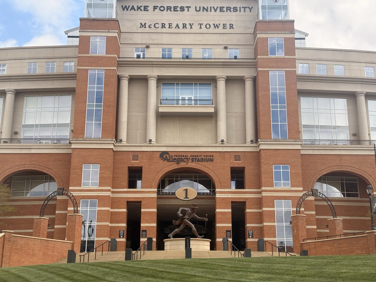 DeuceSabb's tweet photo. What an exciting view of the Wake Forest University.  @WakeFB https://t.co/lF4SOTO8xq