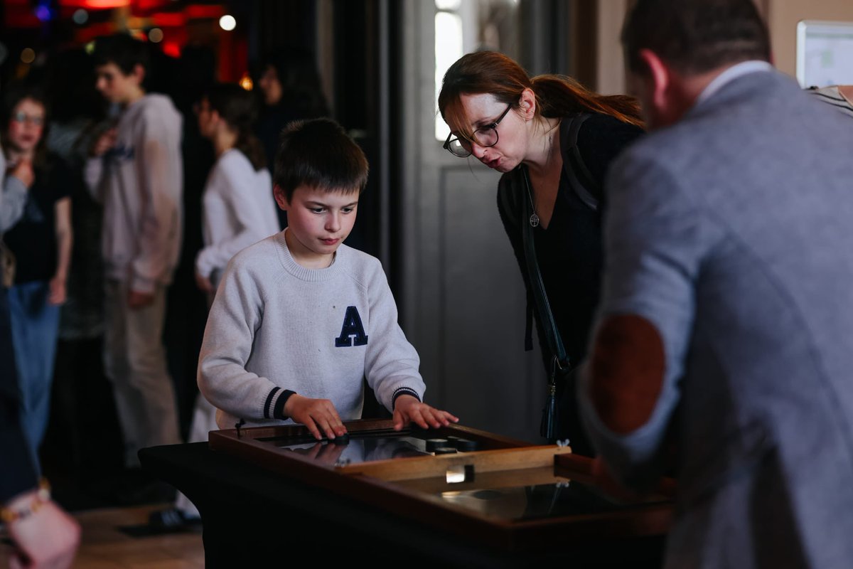 OdpPompiers's tweet image. #100ansODP 💙 | Ce week-end se poursuit avec nos familles.

Ateliers, jeux, sourires et émotions ont rythmé cette belle journée, remplie de partage et de moments précieux.

C’est cela l’#ODP : une grande famille qui dure, qui se soutient et qui grandit ensemble ✨