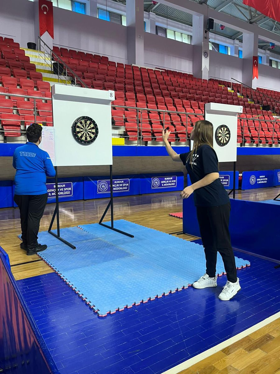 sokemem's tweet photo. Okul sporları kapsamında Burdur’da düzenlenen Dart Bölge Müsabakalarında, Hilmi Fırat Anadolu Lisesi Genç Kız Takımımız bölge 3.sü olmuştur. Bu başarıyla Türkiye Şampiyonası’na katılma hakkı kazanan öğrencilerimizi ve emeği geçenleri tebrik ediyoruz. https://t.co/ZdmbfKTBVN