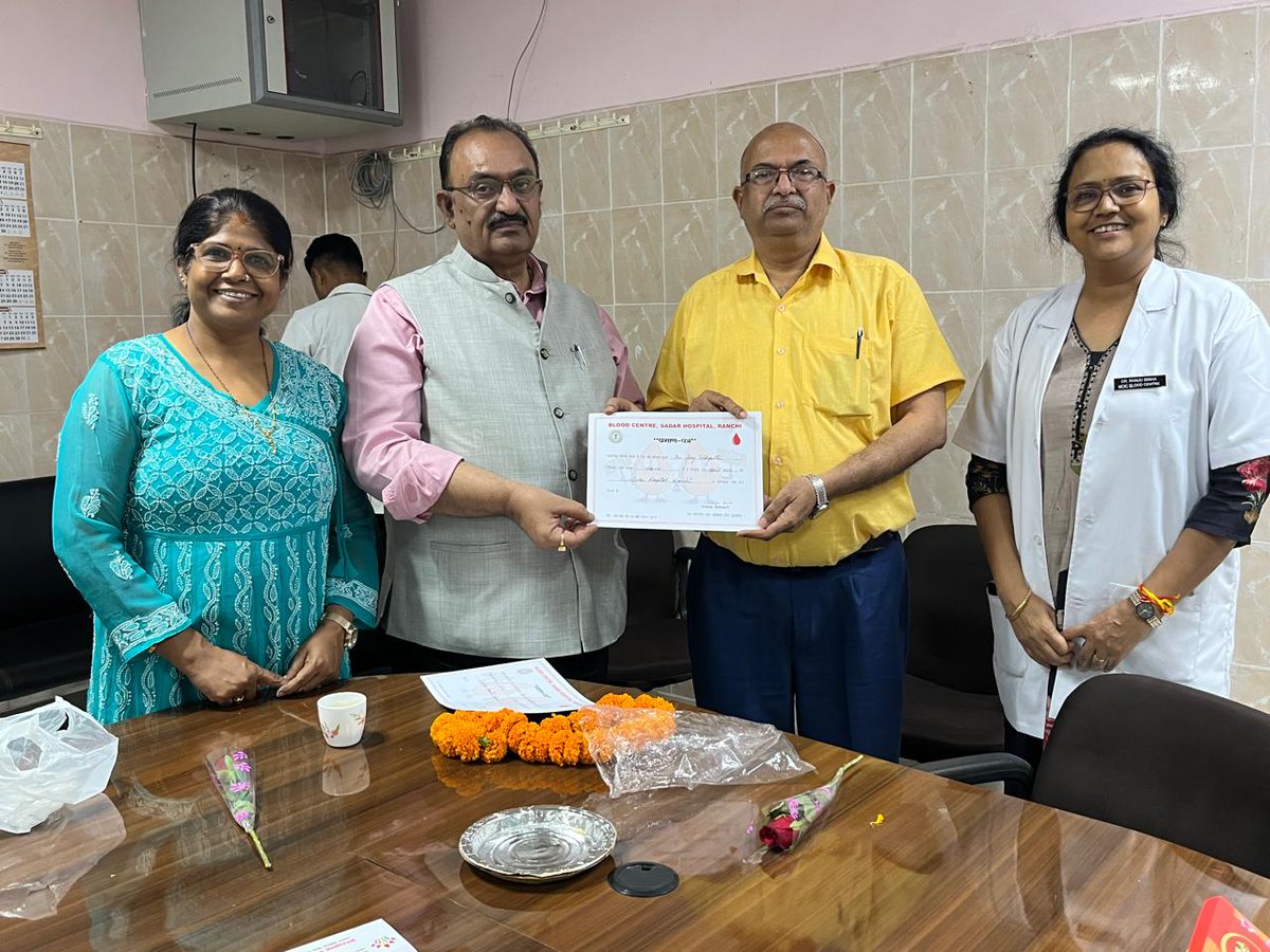 RanchiHealth's tweet image. सदर अस्पताल रांची में थैलेसीमिया एवं सिकल सेल एनीमिया से पीड़ित बच्चों के लिए विशेष रक्तदान शिविर का आयोजन किया गया जिसमें चिकित्सक,नर्स,स्वास्थ्य कर्मी एवं अन्य कर्मचारियों के द्वारा स्वेच्छा से रक्तदान कर 102 यूनिट रक्त संग्रह किए गए l
#BloodDonationCamp
#Savelife