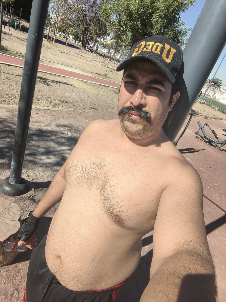 Shirtless tapatío Loboso tweet media