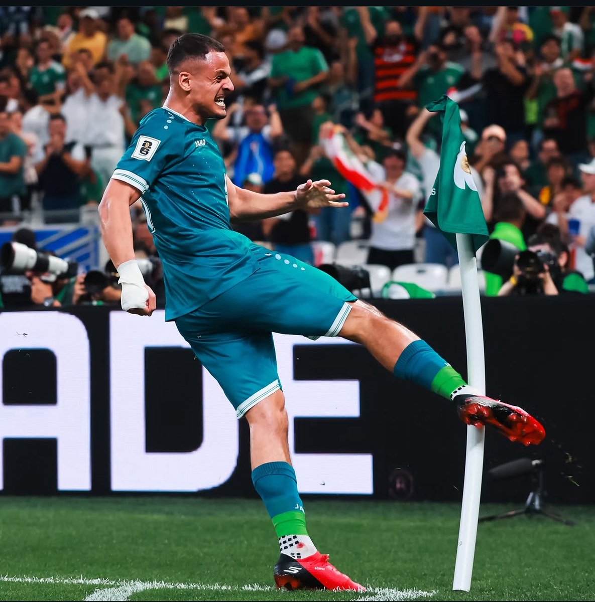 Lionel AWS tweet media