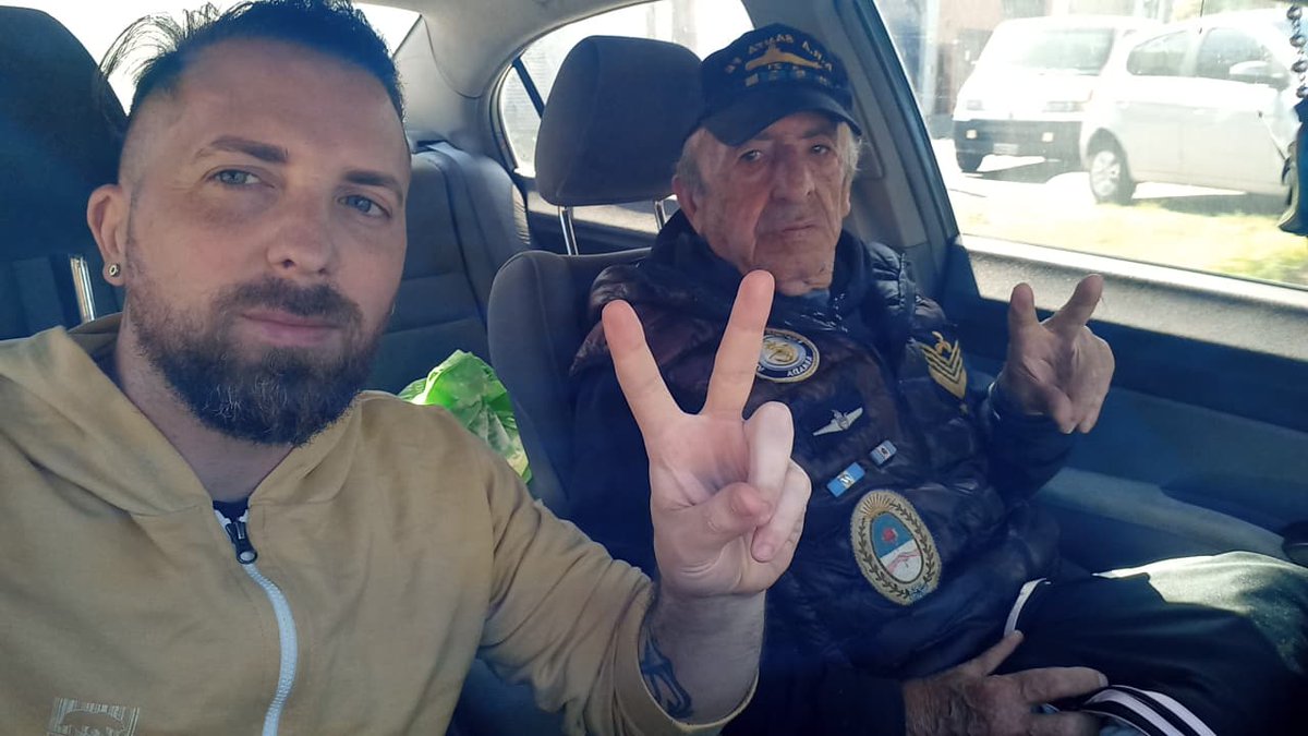 EmanuelOrbea's tweet photo. Los héroes  sin capa , ami me toco uno en casa...

Malvinas Argentina!!!  Gratitud  a nuestros héroes  y Memoria para los que no están. https://t.co/FXRYBvZ1fL