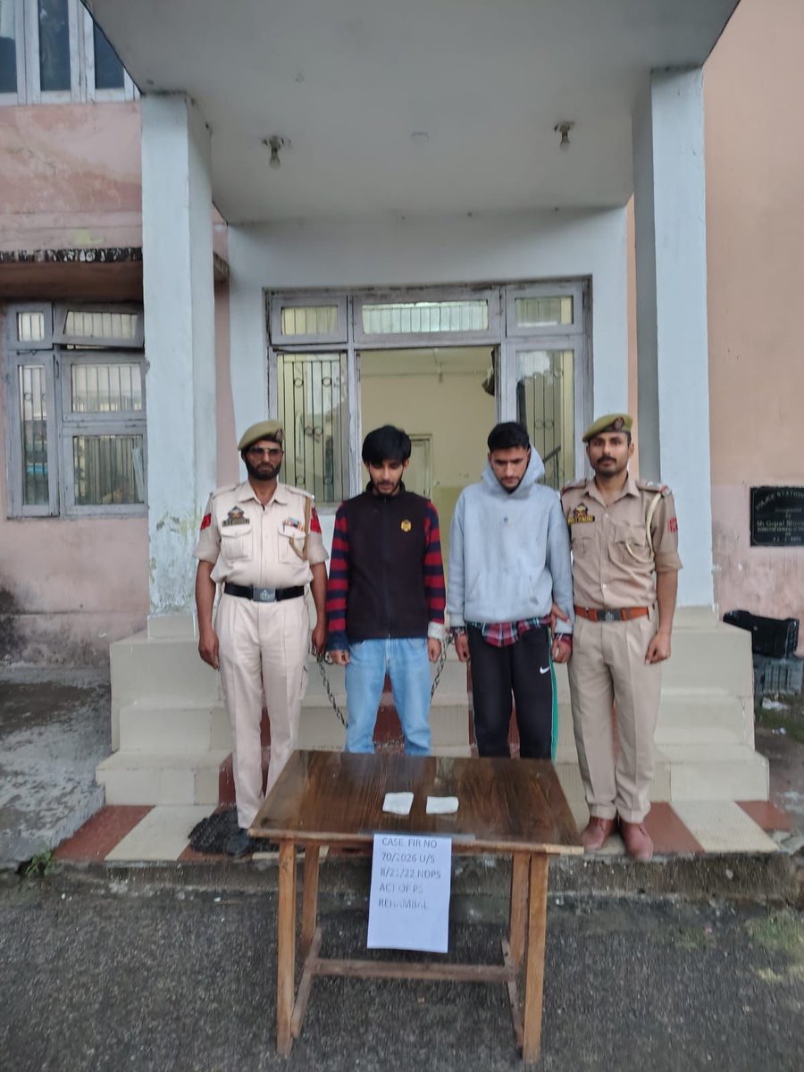 UdhampurPolice's tweet image. #PeopleFirst
#UdhampurPolice
#DrugsFreeUdhampur
02 Inter-District Drug Peddlers Hatif Mushtaq S/O Mushtaq Ahmed R/O Sopore, Baramulla &amp;amp; Hamam Ahmed Kar S/O Zaffer Ahmed Kar R/O Baramulla arrested with Heroin at Tikri by Udhampur Police @JmuKmrPolice @ZPHQJammu @UHqrs @igp_jammu