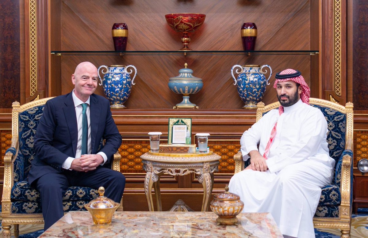 📌 #ولي_العهد يستعرض مع رئيس 'فيفا' ⚽
آفاق التعاون لتطوير #كرة_القدم السعودية 🇸🇦والعالمية 🌍