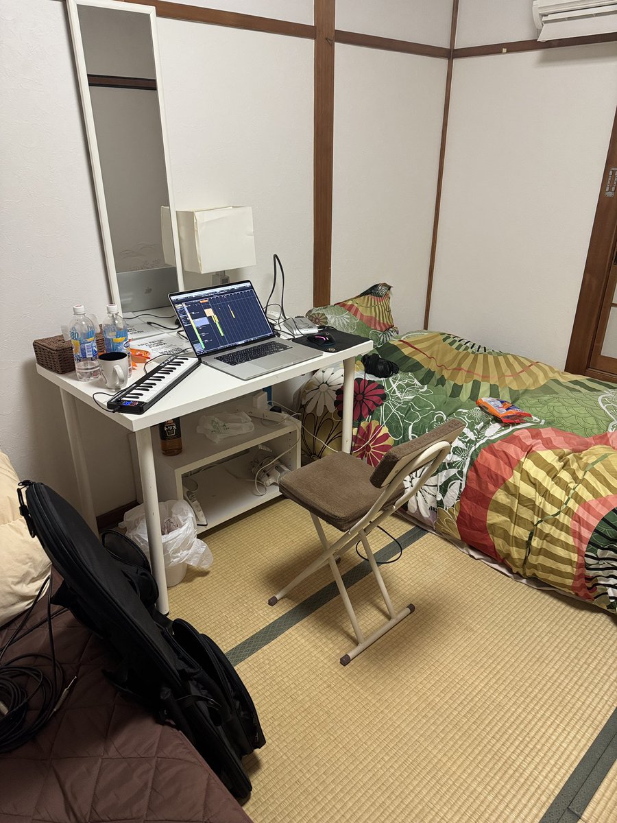 syvaGPT's tweet photo. i remember that cuz i watch virtual riot’s youtube now then i realized i watched his stream on the way to Osaka back then. 
it should be  at least 6 months ago lol https://t.co/9q3GBRHNVV