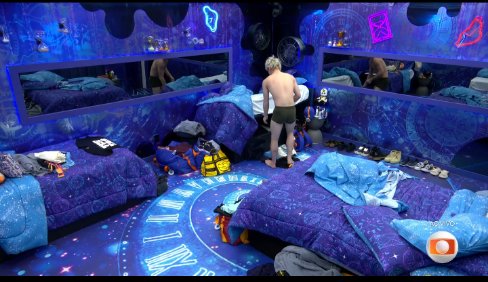 malukin2521's tweet photo. Vai Dourado, faltam só alguns paredões, vê se dá próxima vez entra ao vivo"sem querer"quando ele tiver tomando banho de sunga branca pra fazer paredão surpresa.#bbb26 #redebbb https://t.co/N9L0dxMuIf