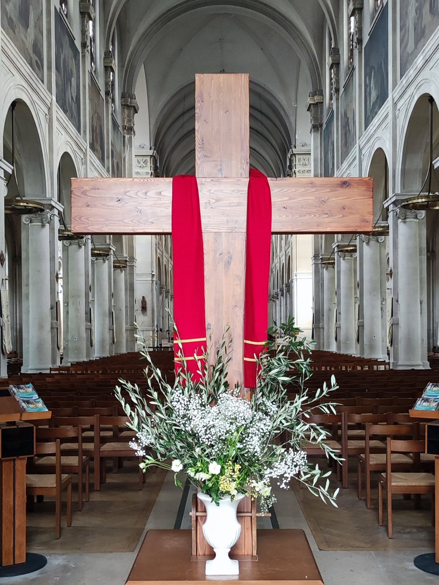 petitartmateur's tweet photo. Église Notre-Dame-des-Champs, bd du Montparnasse #paris06 
La Vigile pascale marquera la fin du silence visuel avec le dévoilement des statues. 
«Le Repos de la Sainte Famille» de Félix-Henry Giacomotti (1828-1909) dans la chapelle St-Joseph a brûlé en juillet 2025. #peinture https://t.co/II6sMajkvB