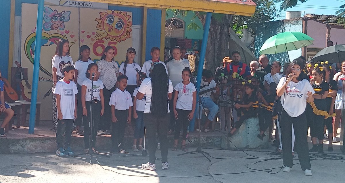 Junto con las principales autoridades políticas del gobierno y funcionarios de organismos, celebramos este sábado los aniversarios de la OPJM y la UJC en #Jiguaní.
#EducaciónJiguaní #EducaciónGranma
 #CubaMined