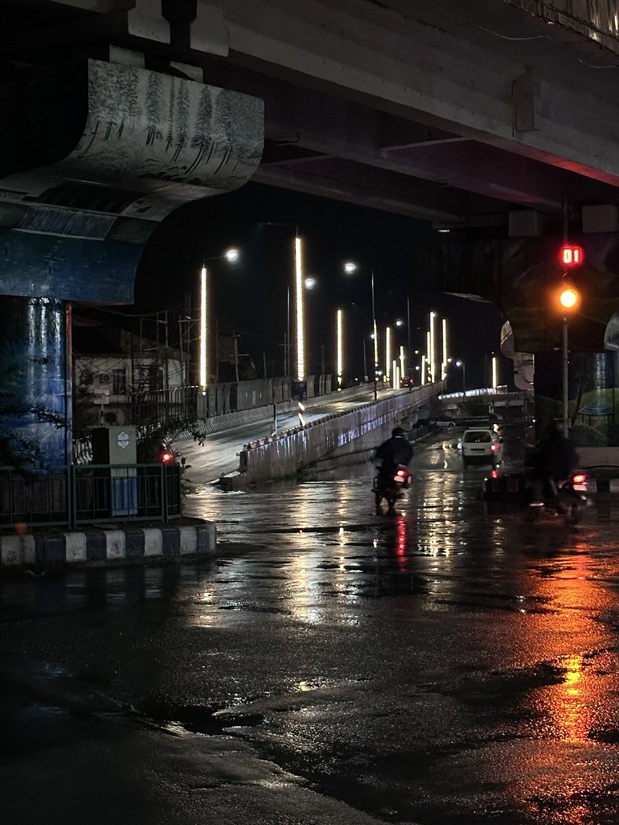 aubaidriyaz's tweet photo. Traveling through the quietest hours of the night makes you feel like the city belongs entirely to you. https://t.co/F704iXRZ58