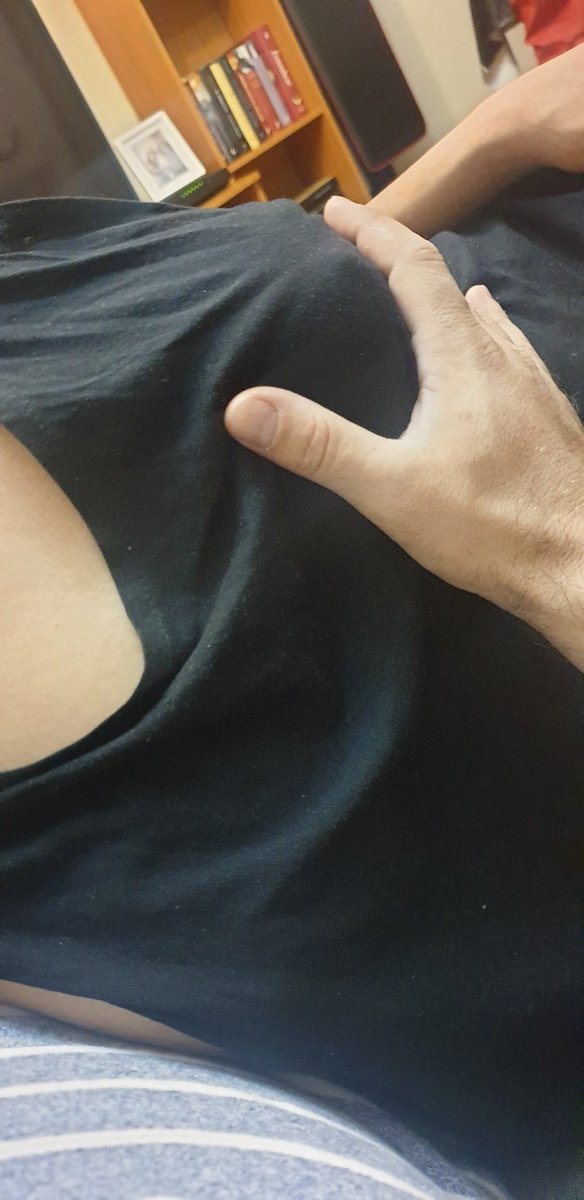 Quien retuitee en las próximas horas y nos este siguiendo le envío al MD como le saque el pezon a mi mujer para que podais chuparselo