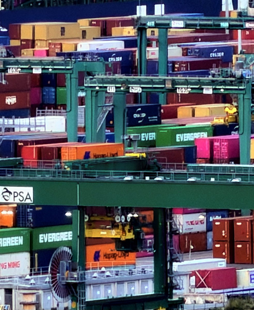 Alonein43672278's tweet image. #photography #containers #colors