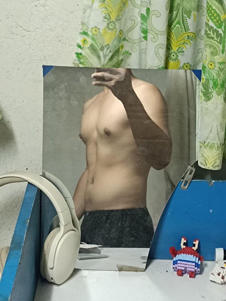 RenzTopper's tweet photo. Lick my chest https://t.co/iPiAEsEF2H