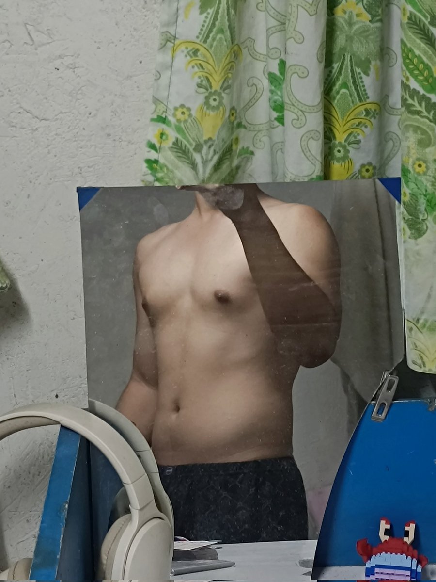 RenzTopper's tweet photo. Lick my chest https://t.co/iPiAEsEF2H