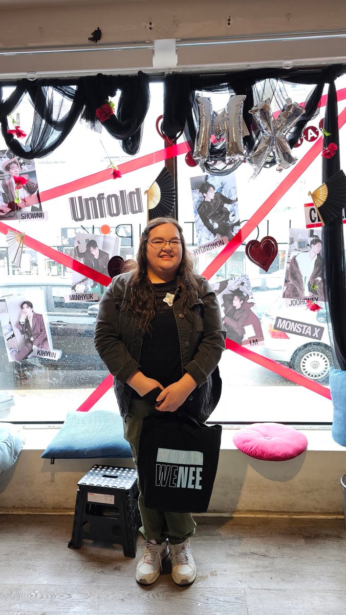 EvidentlyLyssa's tweet photo. Pop up for "Unfold" at the @LightUpKShop
Toronto location !  #MONSTA_X_POPUP #hello82 #82giveaway https://t.co/ayPtiUgBiw