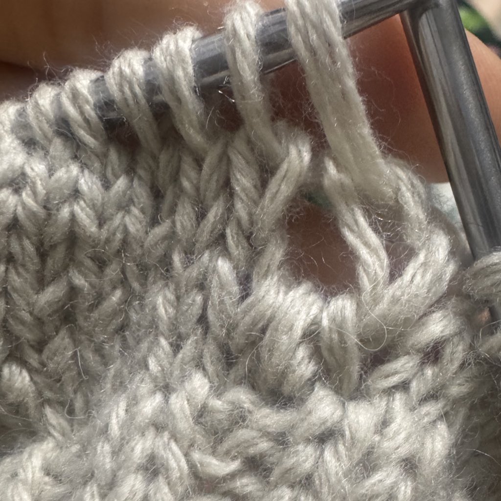 바늘 다 빼고 
니드모어 장례식 전에 입어봣어요
예브다...............
너는내가진짜꼭완성하고만다가만안둬진짜