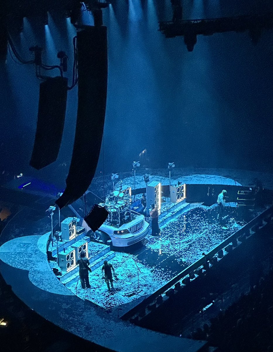 Skeletonlemon1's tweet photo. ⭐️⭐️⭐️⭐️
#5sos #EAStour https://t.co/TEIhwVd17w