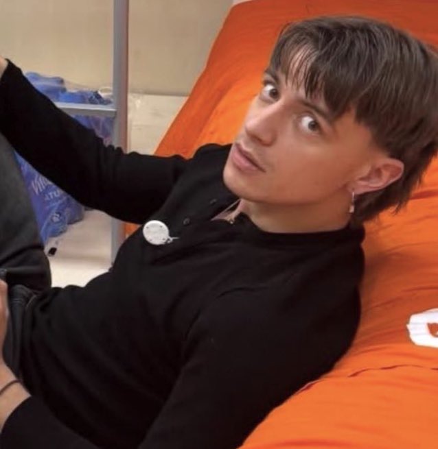 Auro✞ツ (segreto era) tweet media