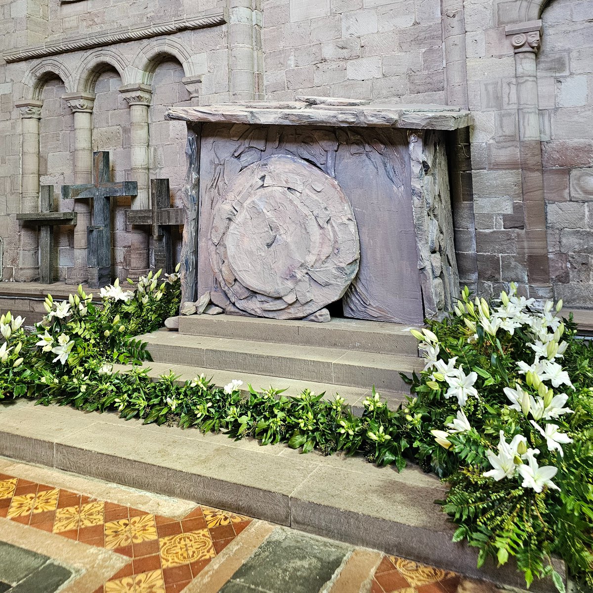 Hereford Cathedral tweet media
