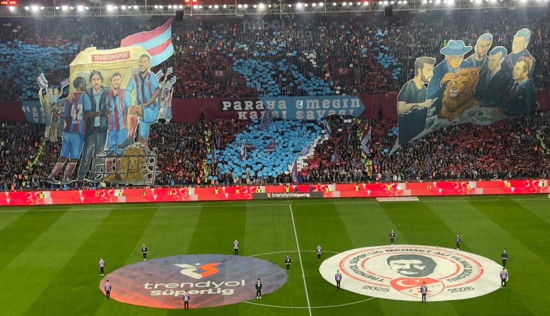Trabzonspor'un hazırladığı koreografi:

"Paraya karşı emeğin savaşı."