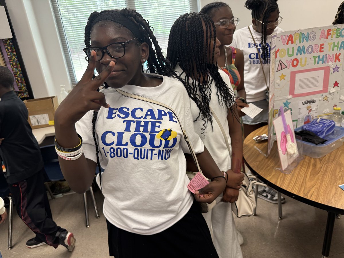 AntoineLevarEds's tweet photo. Education goes beyond the books and we are preparing our scholars to lead!!  Vaping risk explained by our scholars. #escapethecloud @AvaLWill https://t.co/5ghQ3P6S7n