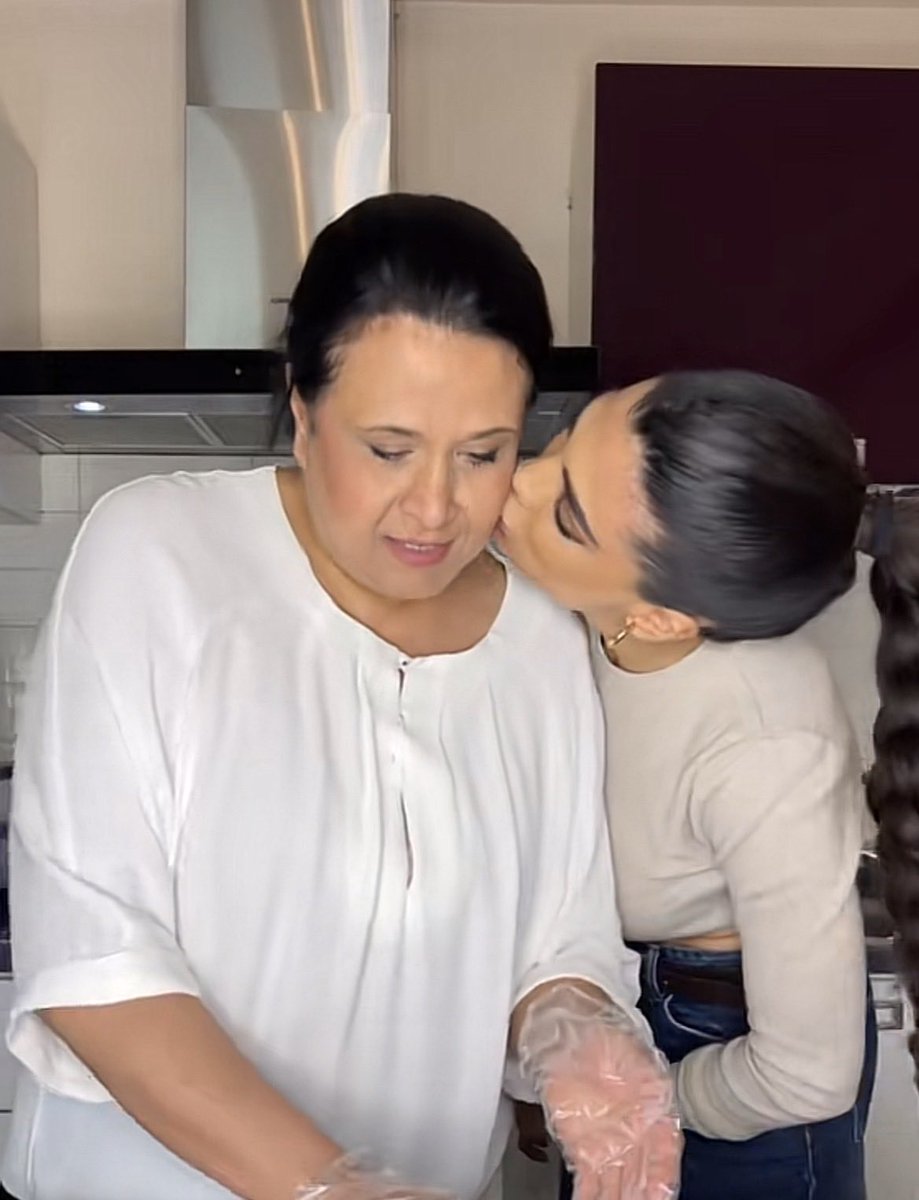 La_La_Lavinia tweet media