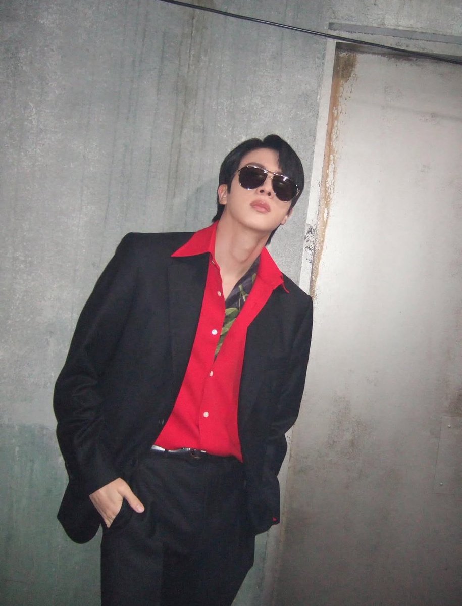 jinsneckmole's tweet image. Igin being the talk of the town today because of ceo jin sponsoring for arirang remix listening party and supporting his group 😎 that’s sooo hot 🥵 everyone say thank you daddy jin🧎‍♀️

IGIN BY JIN X FRAME SEOUL
#JinxIGIN #아이긴_프레임서울 
#ARIRANG_Remix_ListeningParty