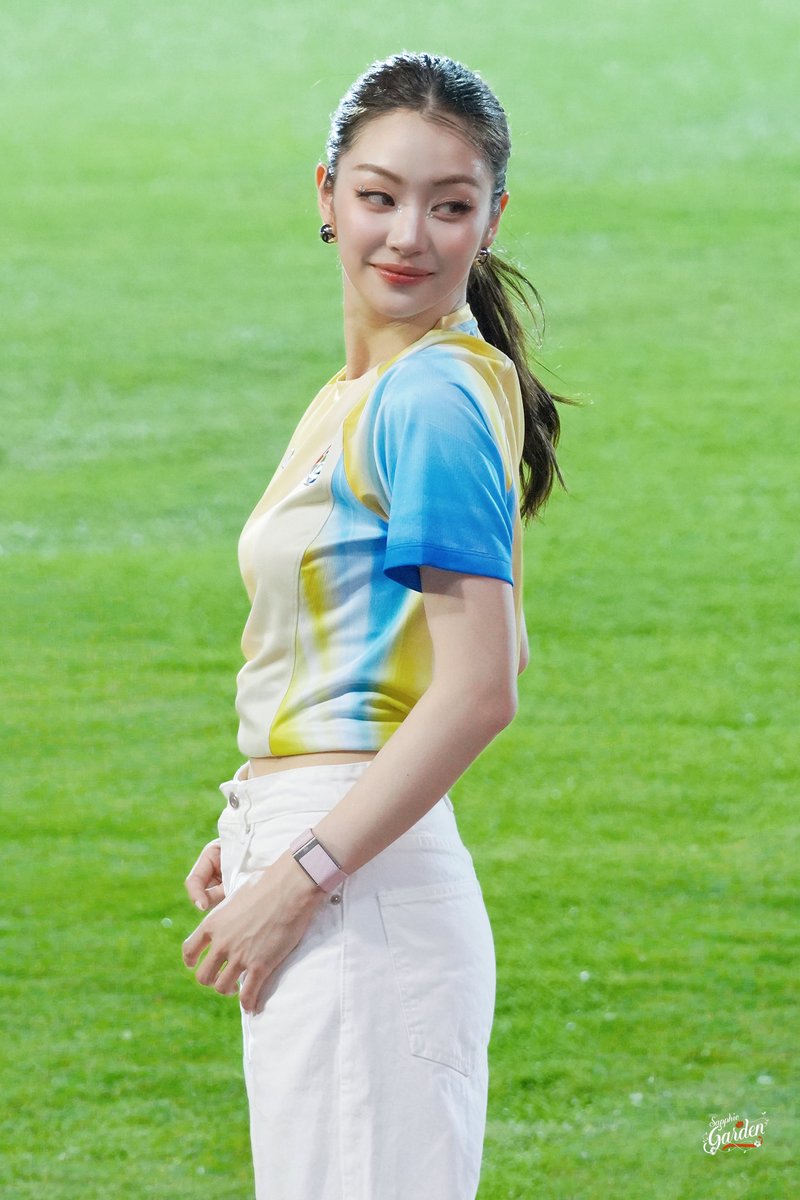 sapphic garden tweet media