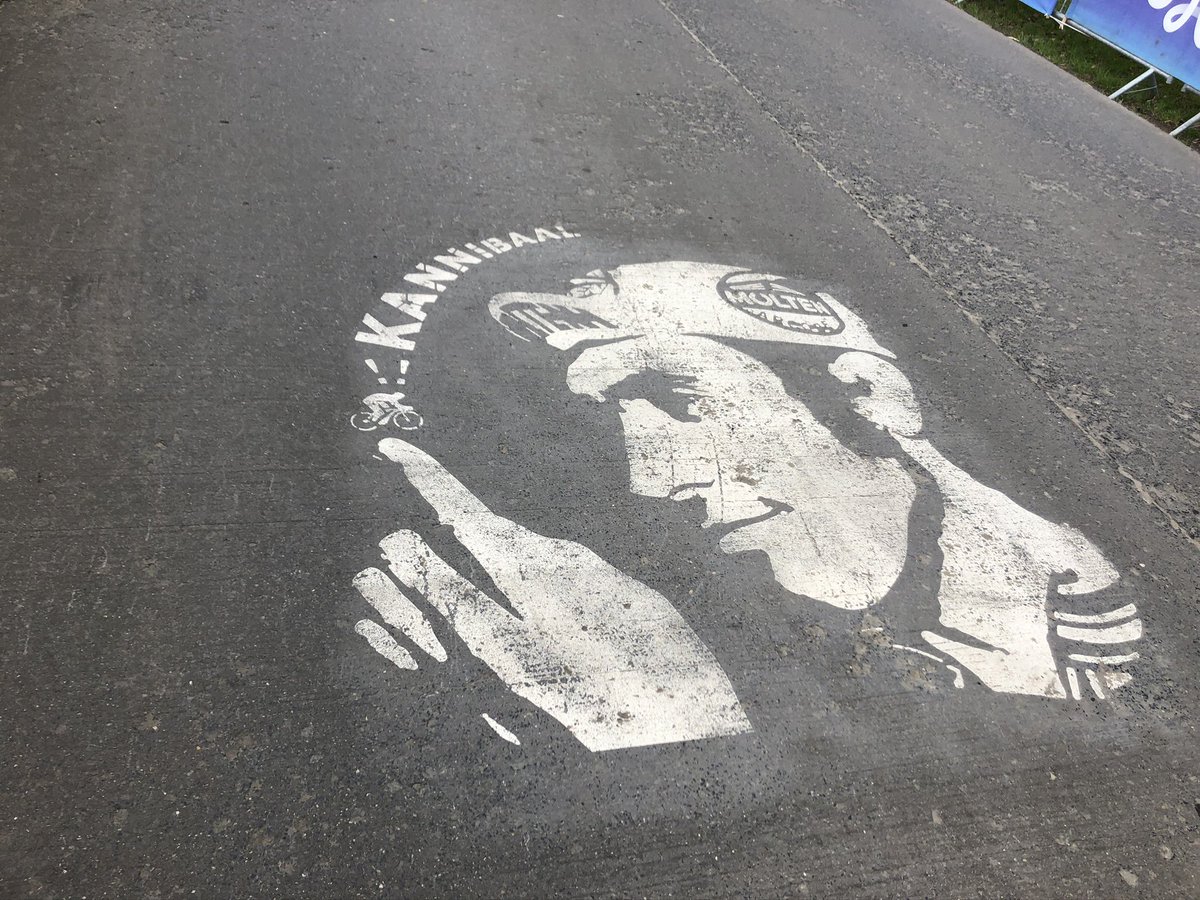 fannylechevestr's tweet image. Le Tour des Flandres, demain, s’annonce majestueux avec les 4 Fantastiques au depart chez les hommes et un duel PFP/Kopecky chez les femmes. Deja beaucoup de monde à Anvers où sera donné le depart de la course masculine. A suivre sur @franceinfo dès 10h. #cyclisme #Flandres