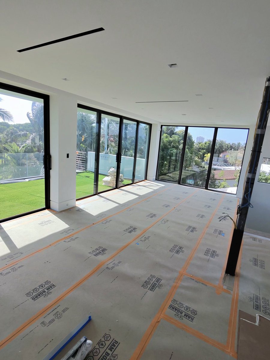 JPDIMISA's tweet photo. Synthetic turf 3rd floor #skylounge in progress. 🔨 You can hear the waves from the beach across A1A and the Red Reef golf course. https://t.co/YWi0fxCPeK