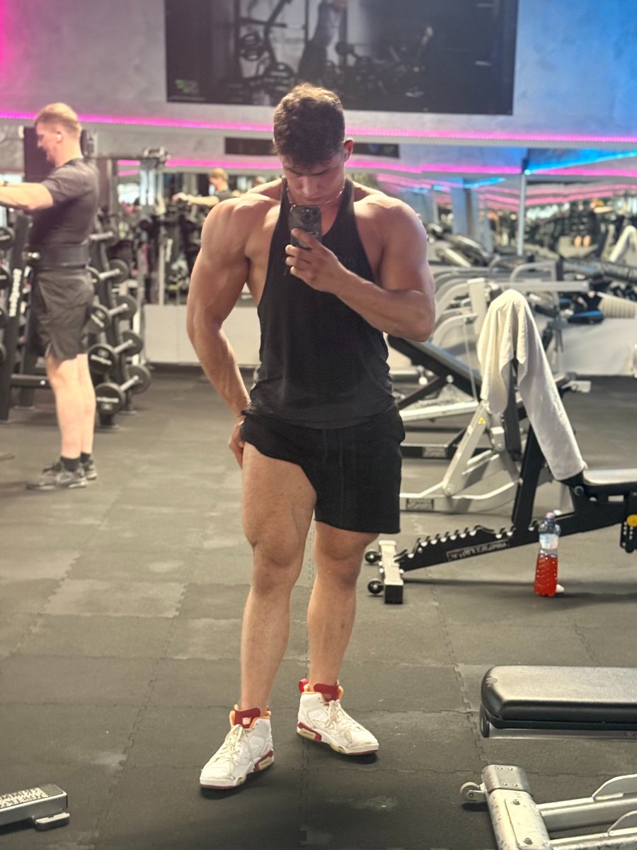 itspaulgainz's tweet photo. Home after the gym… supposed to just rest and recover… but the energy from my workout had other plans 💪 Before I knew it, behaving wasn’t an option, and my post-gym chill turned into something way more naughty 😏💦https://t.co/YVhJZ9HscR https://t.co/Y7szaBIg6e