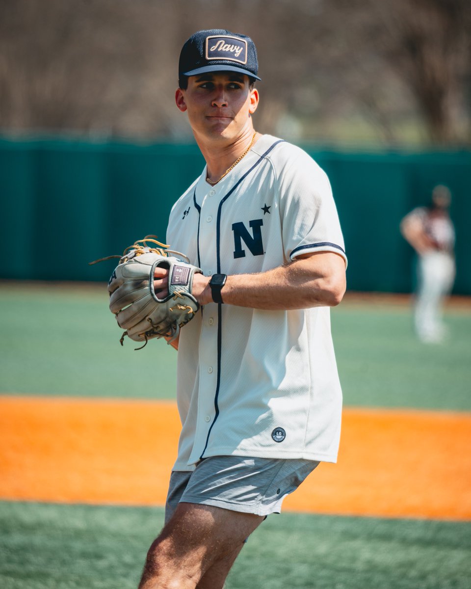 NavyFB's tweet photo. Turns out @HorvathBlake can sling it on the diamond too

#GoNavy | #RollGoats | @NavyBaseball https://t.co/VS7KZhOj4A