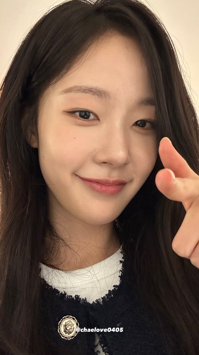 chaelove0405's tweet photo. 모두의 행복을 위해 언니의 셀카 공유합니다 #채원빈 https://t.co/dezX7X19VV