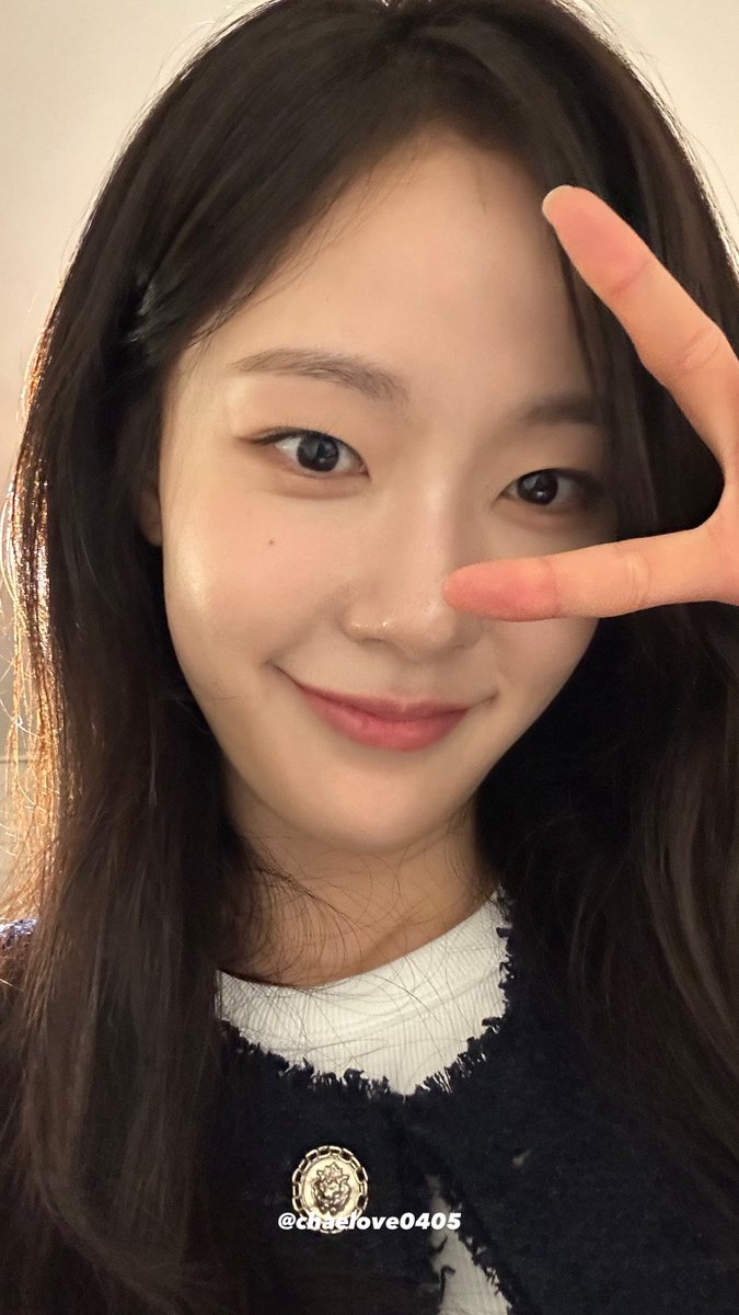 chaelove0405's tweet photo. 모두의 행복을 위해 언니의 셀카 공유합니다 #채원빈 https://t.co/dezX7X19VV