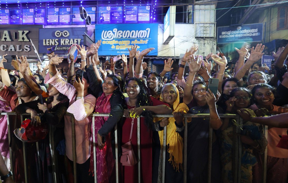 Narendra Modi tweet media