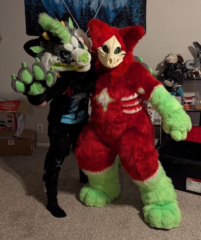 BeetleBarkSuits's tweet photo. What have I been up to ? :3

Got a bodysuit and feet paws done for my homie Nuka Cherry💀🍒 https://t.co/ekzisdeeMq