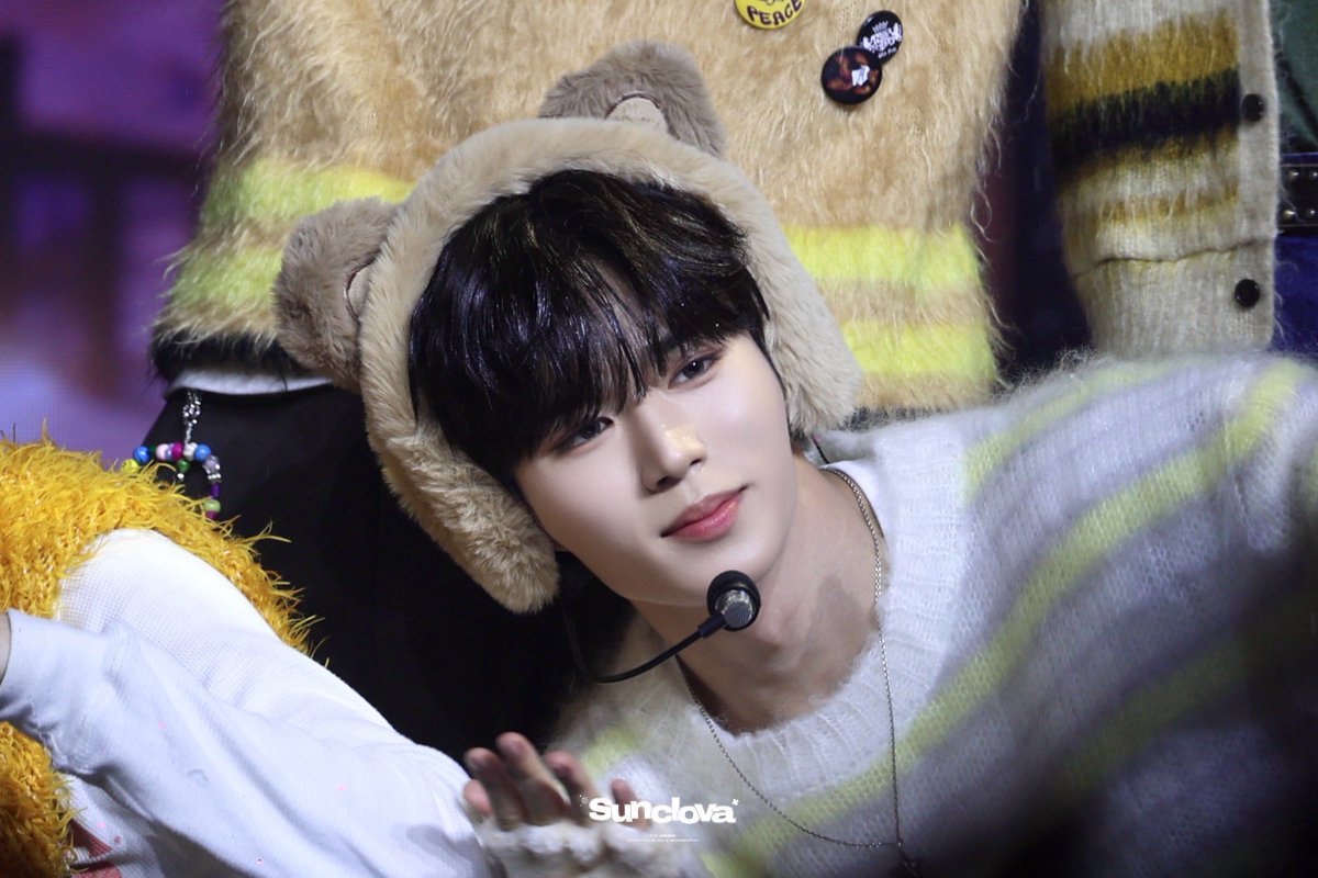 𝐬𝐮𝐧𝐜𝐥𝐨𝐯𝐚 tweet media