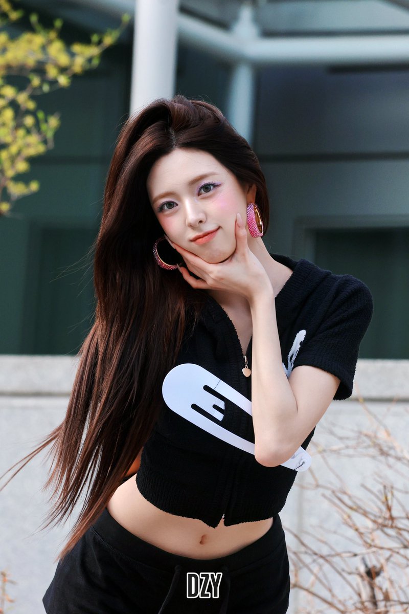 DZY0708's tweet photo. 260404 mini fm
#유나 #있지 
#YUNA #ITZY https://t.co/rfrZZ95atB