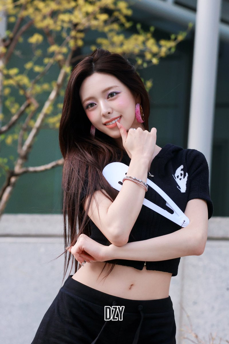 DZY0708's tweet photo. 260404 mini fm
#유나 #있지 
#YUNA #ITZY https://t.co/rfrZZ95atB