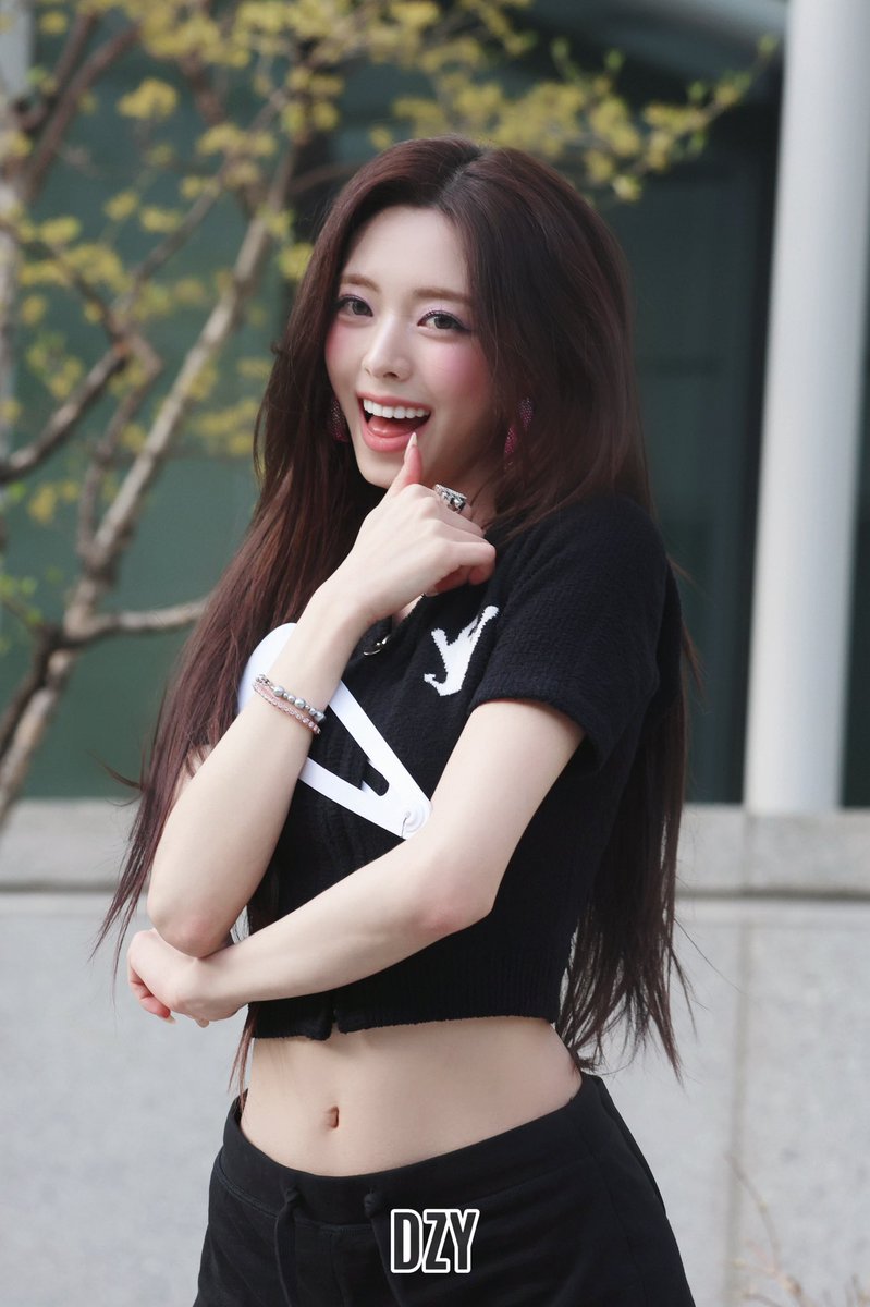 DZY0708's tweet photo. 260404 mini fm
#유나 #있지 
#YUNA #ITZY https://t.co/rfrZZ95atB