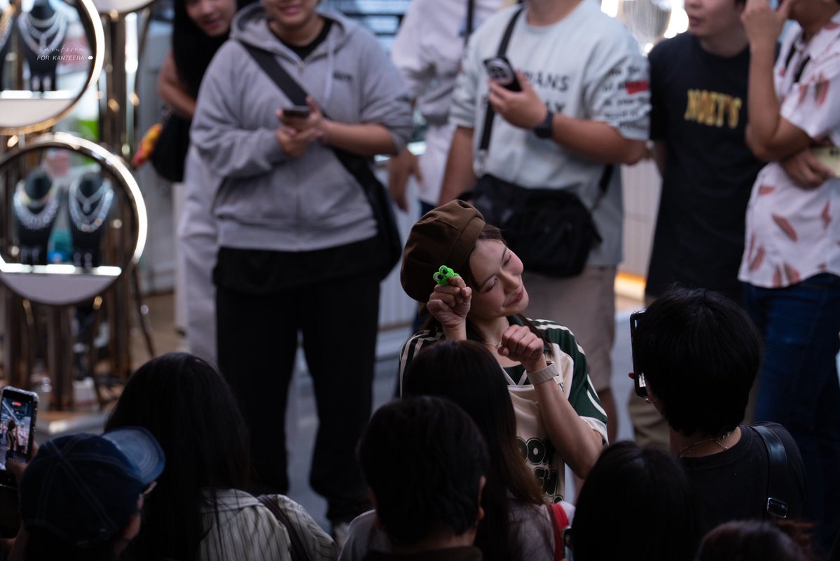 บัตรหนึ่งใบ 🤍 tweet media