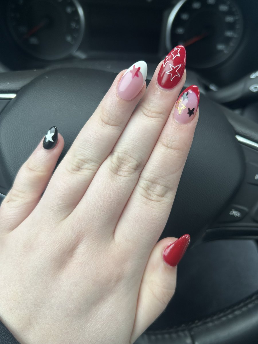 el ⭐️ tweet media