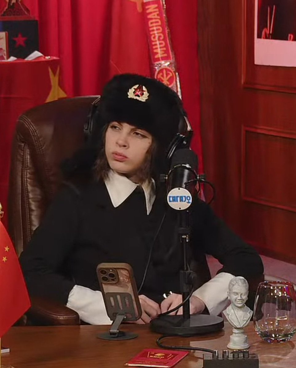 m a r i l ú tweet media