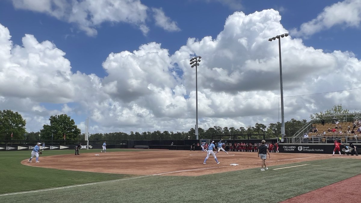 _JessieGardner's tweet photo. Sky + Uni = twinning! #SpaceU #GoNauts @UCF_Softball https://t.co/EVRj45UADB