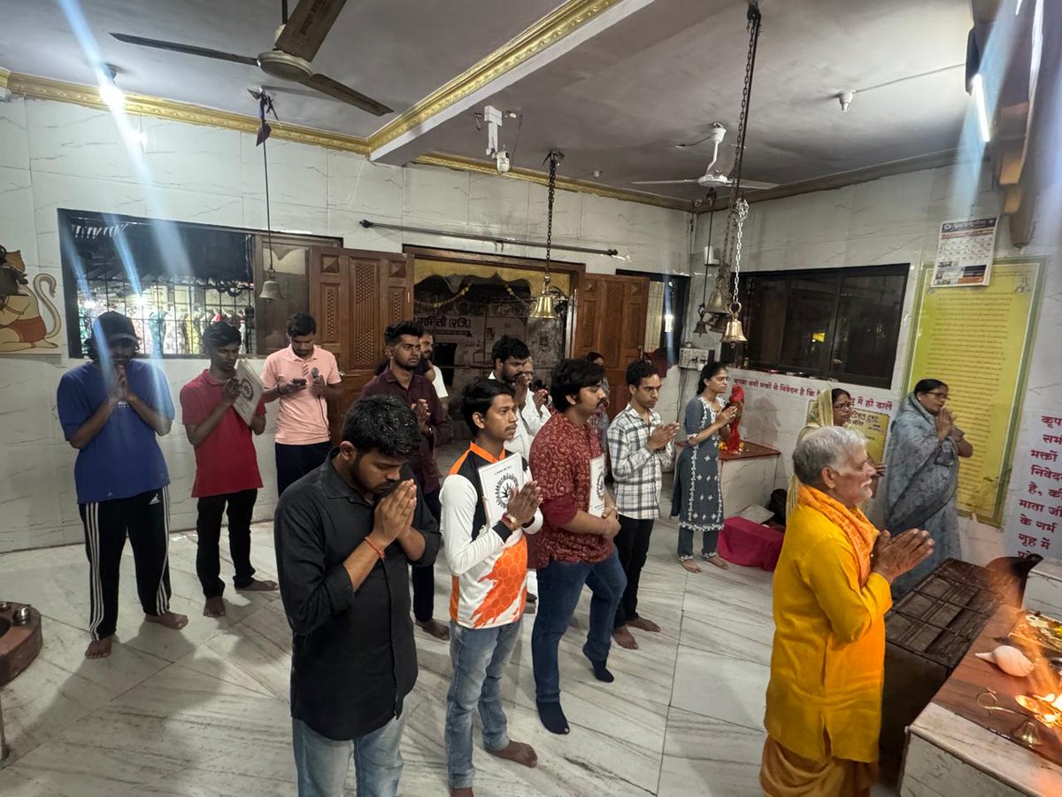 sanatansevasang's tweet photo. #सनातन_सेवा_संघ🚩
आज संघर्ष नगर, 3 नं खाड़ी और संघर्ष नगर 9 नंबर में शनिवार शाम की साप्ताहिक आरती और बैठक मंदिर में आनंद पूर्वक सफल हुई, आरती को आनंदपूर्वक बनाने के लिए सभी सनातनियो का तहे दि�� से धन्यवाद🙏🙏
एक ही लक्ष्य :- #शनिवार_साप्ताहिक_आरती
जय श्री राम🙏
जय सनातन सेवा संघ💪 https://t.co/dkHICkAVIV