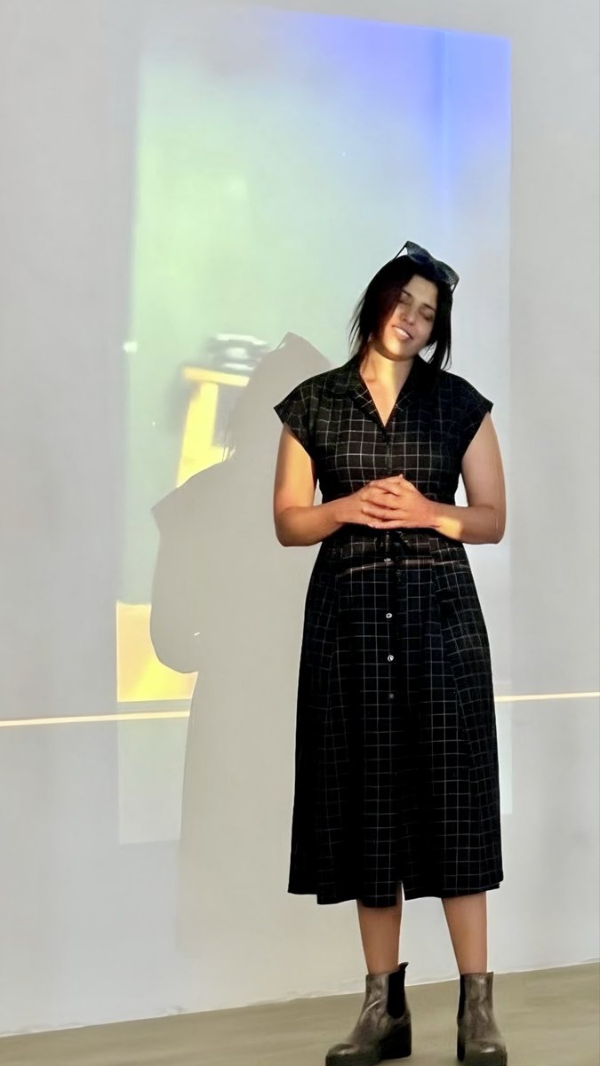 PragathiY's tweet image. Insta లో తరచుగా నా టీచింగ్ ఫోటోలు, క్లాస్ ఫోటోలు పెట్టమని పెద్దలు (శ్రేయోభిలాషులు) సలహా ఇస్తున్నారు. ఈ రెండు pics moment లో capture చేసినవి. ఏది పోస్ట్ చేయను?

#TheRepertoireByPY #ActingCoach #ActingLife #Hyderabad